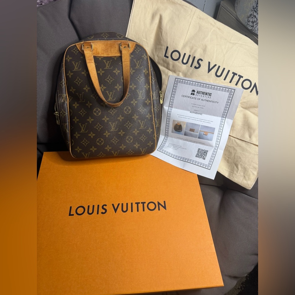 Louis Vuitton monogram excursion handbag. Has authenticity papers. - Picture 3 of 16
